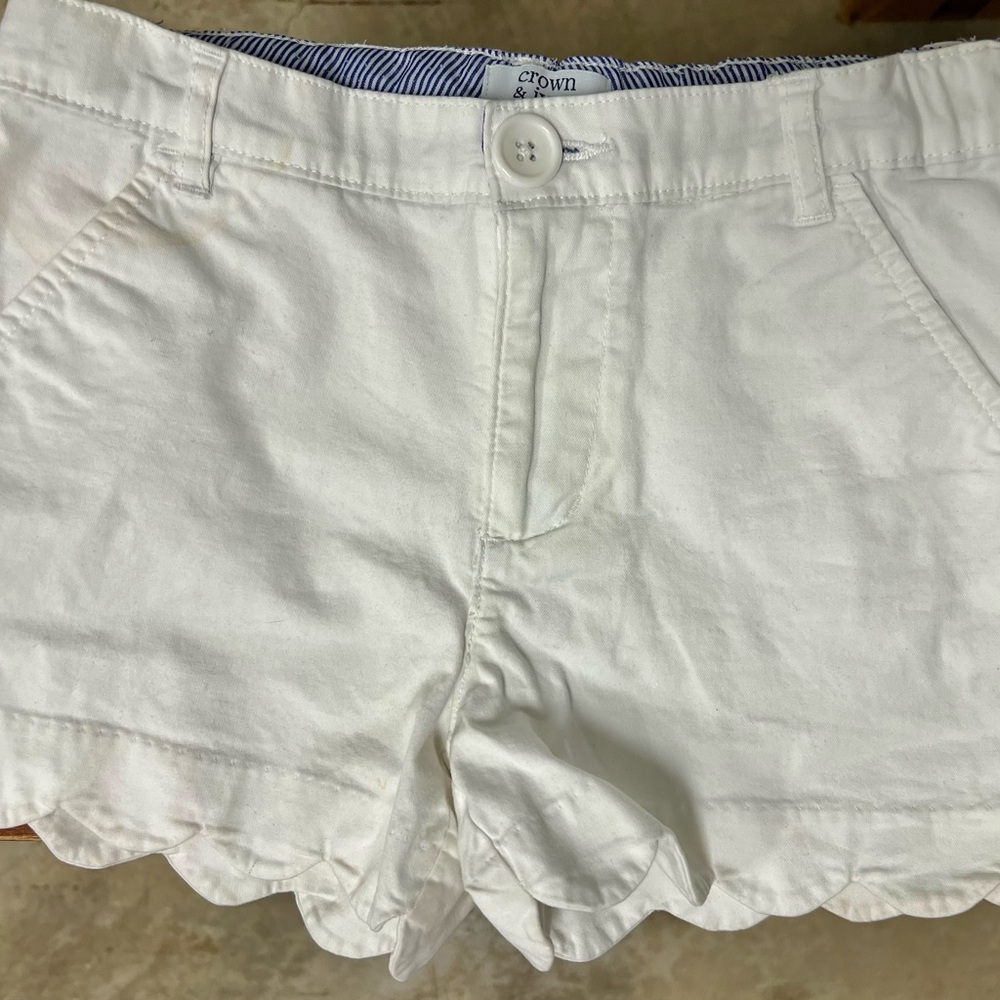 Scalloped shorts for girls (Crown & Ivy), size 10